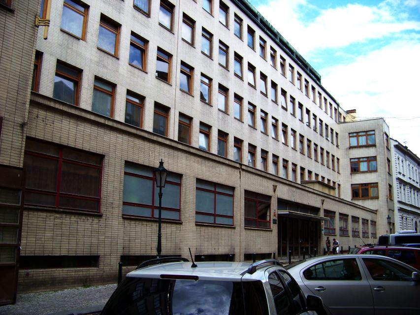 Prague: 2-Hour Back to Communism Walking Tour - Communism Made Walkable: What This Tour Actually Teaches