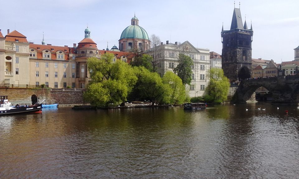 Prague: 2-Hour Lunch Cruise on the Vltava River - Key highlights at a glance