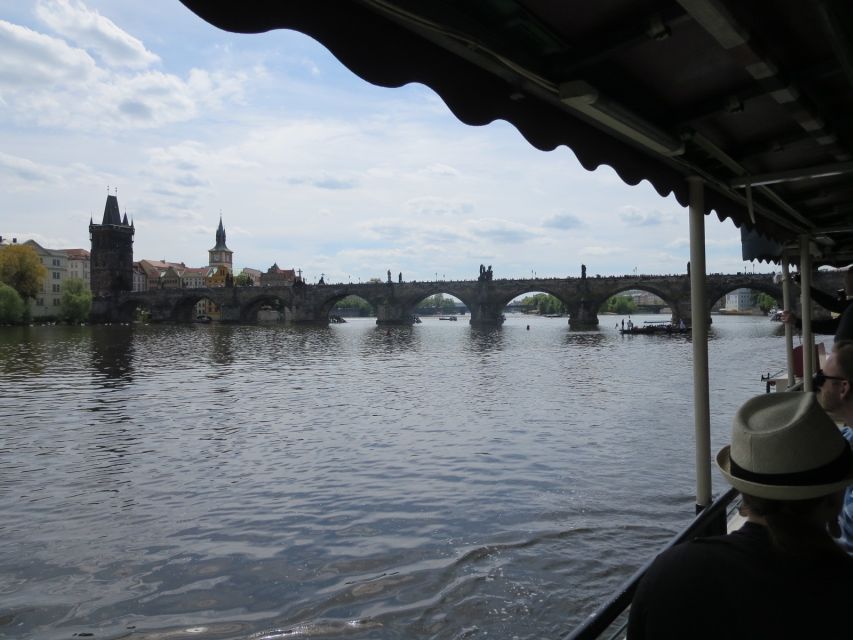 Prague: 2-Hour Lunch Cruise on the Vltava River - The Buffet Lunch: Cold and Hot Dishes with Real Refills