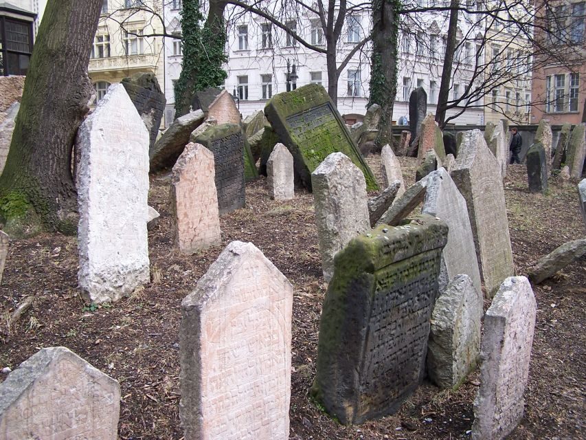 Prague: 2-Hour Old Town and Jewish Ghetto Walking Tour - House of the Black Madonna and Church of St. James: Spiritual Prague Without Overload