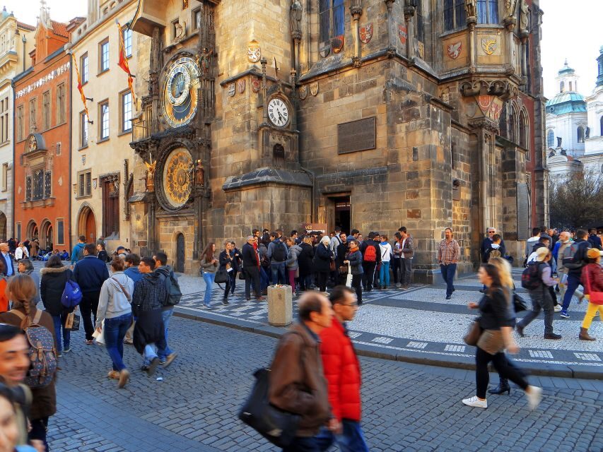 Prague: 2-Hour Old Town and Jewish Ghetto Walking Tour - Franz Kafka’s Birthplace Area and the Kafka Monument: Literature Meets Street-Level Prague