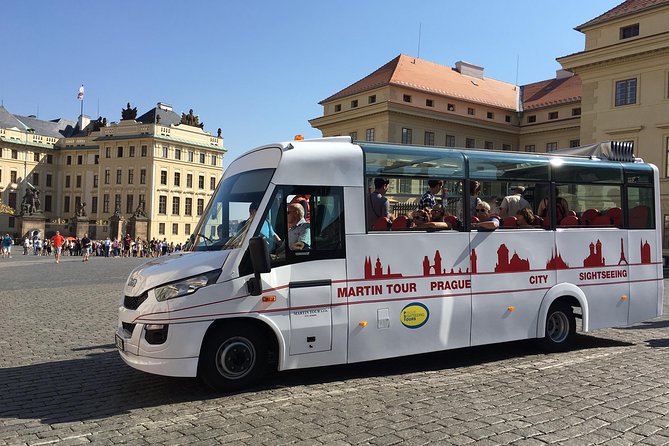 Prague 2-hour Panoramic Bus Tour - The real focal point: the Prague Castle walking break