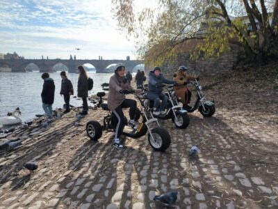 Prague: 2-Hour Trike Live Guided Tour of Old Town - Meeting point and getting ready: shoes, ID, and the helmet rule