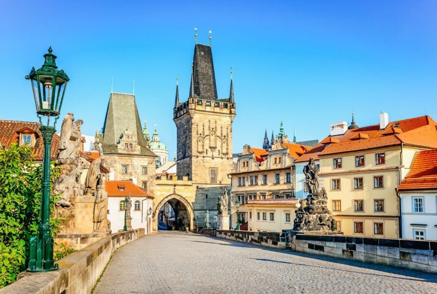 Prague: 3-Hour Beer Tour and Traditional Czech Dinner - Meeting Charles Bridge Like a Local