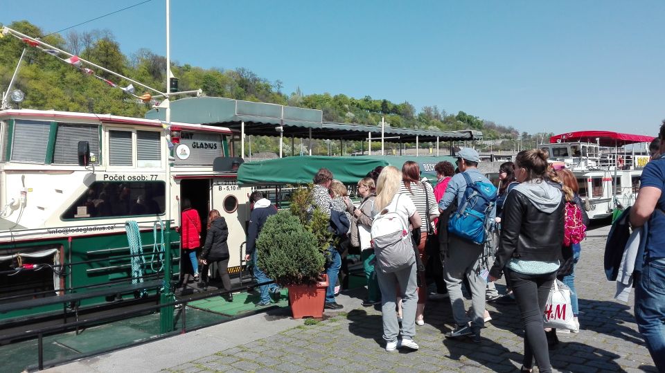 Prague: 3-hour Evening River Cruise with Dinner - Why this Vltava night cruise works so well
