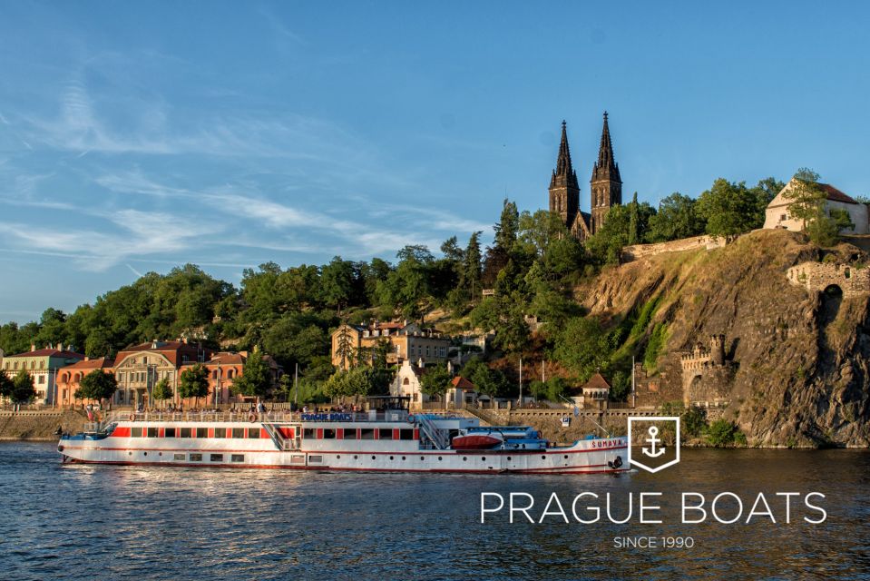 Prague: 3-hour Evening River Cruise with Dinner - Small group comfort: where the value really shows