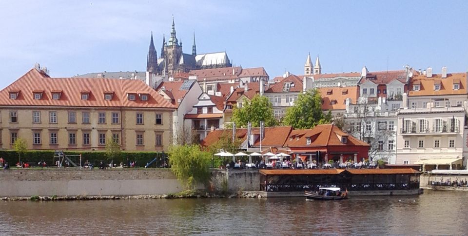 Prague: 3-hour Evening River Cruise with Dinner - Where you meet and how to avoid boarding stress