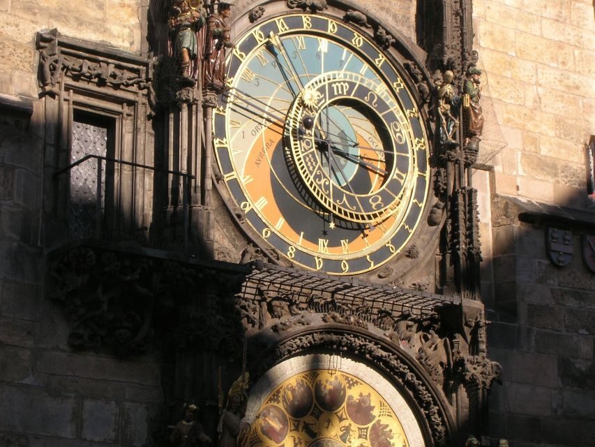 Prague: 3-Hour Old Town and Prague Castle Tour in German - Clementinum to Charles Bridge: from scholars to the postcard