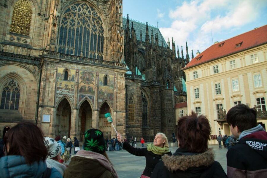 Prague: 3-Hour Old Town and Prague Castle Tour in German - Golden Lane to St. Wenceslas vineyard: a route that finishes with a view
