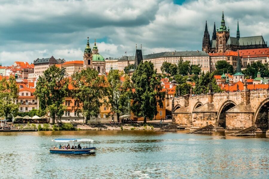 Prague: 45-Minute Sightseeing Cruise to Devil's Channel - Key things you’ll notice on this Devil’s Channel cruise