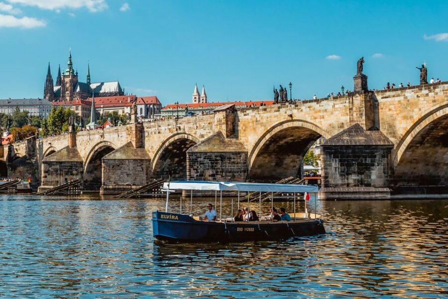 Prague: 45-Minute Sightseeing Cruise to Devil's Channel - Price and value: $25 for 45 minutes that actually goes somewhere