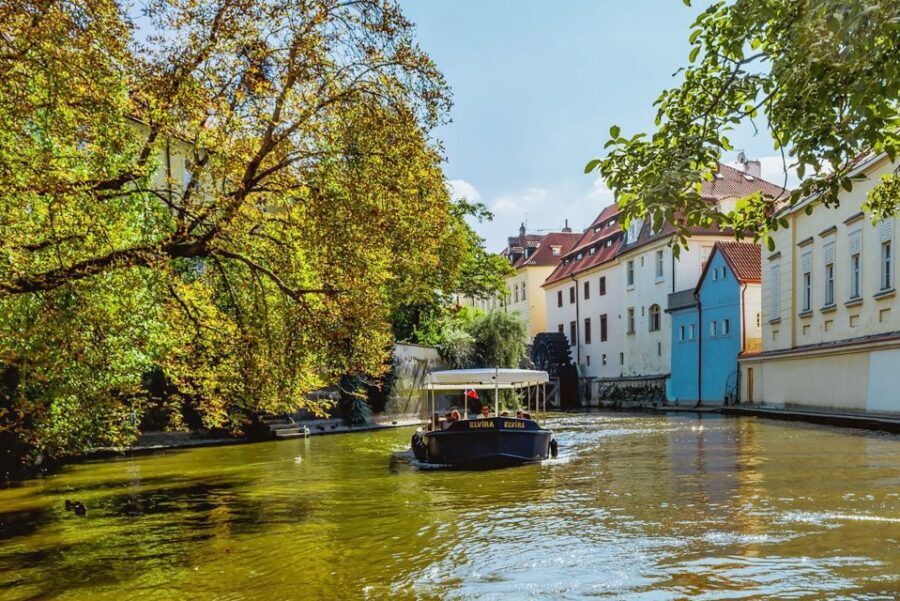 Prague: 45-Minute Sightseeing Cruise to Devil's Channel - Who should book this cruise in Prague, and who might skip it
