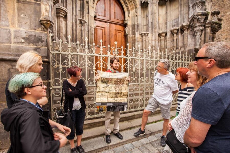 Prague: 6-Hour City Tour including Cruise and Lunch - Old Town route: from Dům U Kamenného zvonu to Estates Theatre