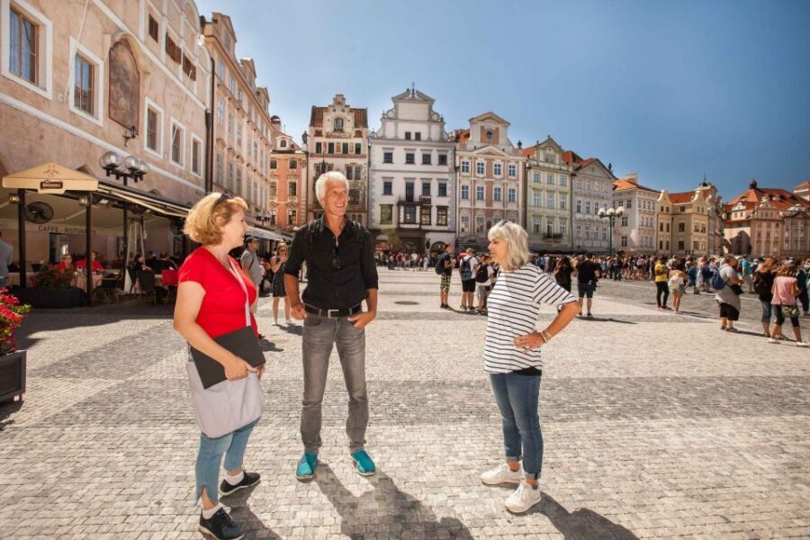 Prague: 6-Hour City Tour including Cruise and Lunch - Lunch that actually breaks the day: Czech food and one full hour