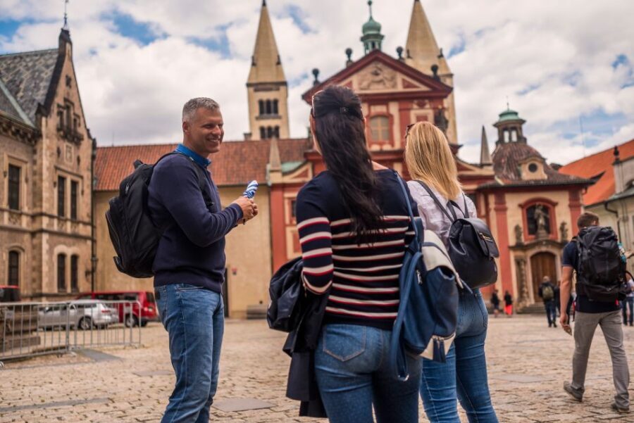 Prague: 6-Hour Tour with River Boat Cruise and Lunch - Lunch in Old Town: the reset you didn’t know you needed