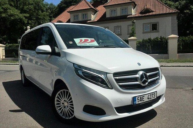 PRAGUE AIRPORT - CITY TRANSFERS in Spanish - Roundtrip Service and the Bonus Free Prague Sightseeing Tour