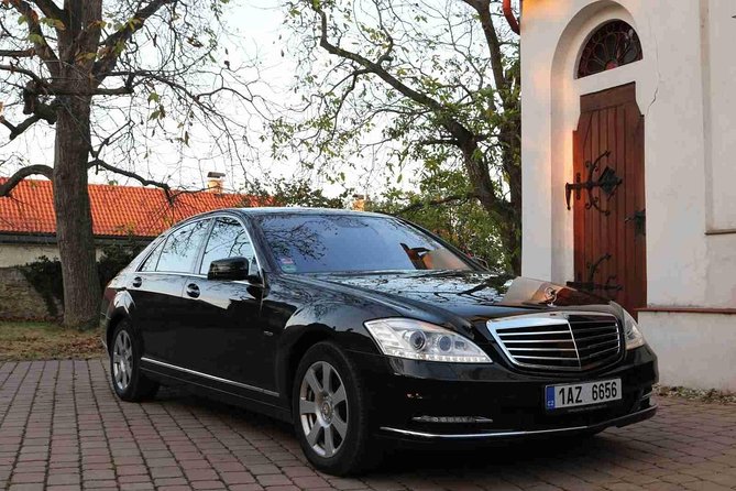 Prague airport luxury transfer by a Mercedes Benz S class - Price and value for $153.78 per group (up to 3)