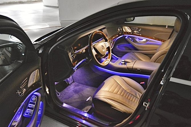 Prague airport luxury transfer by a Mercedes Benz S class - Meet-and-greet at Václav Havel Airport: where to find your chauffeur
