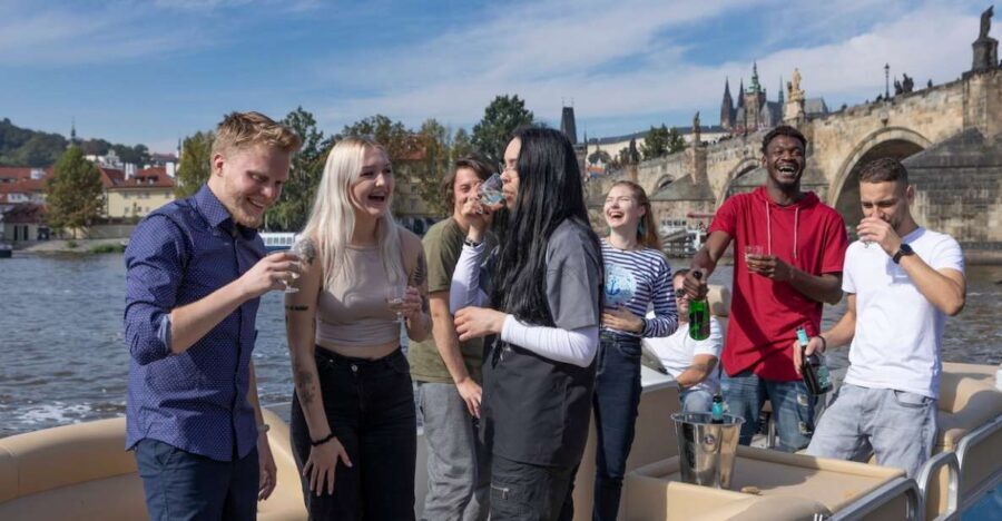 Prague: Beer Boat Tour - Your one-hour “Prague greatest hits” from the river
