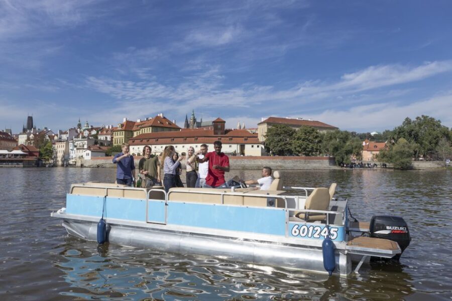 Prague: Beer Boat Tour - Drinks that change the whole feel of the cruise