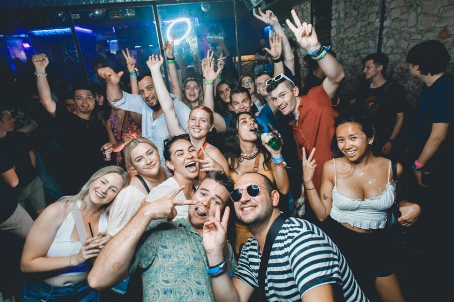 Prague: Boat Party with Unlimited Drinks & After Party Entry - After the Boat: Fast Entry to a Top Club (Till Dawn Energy)