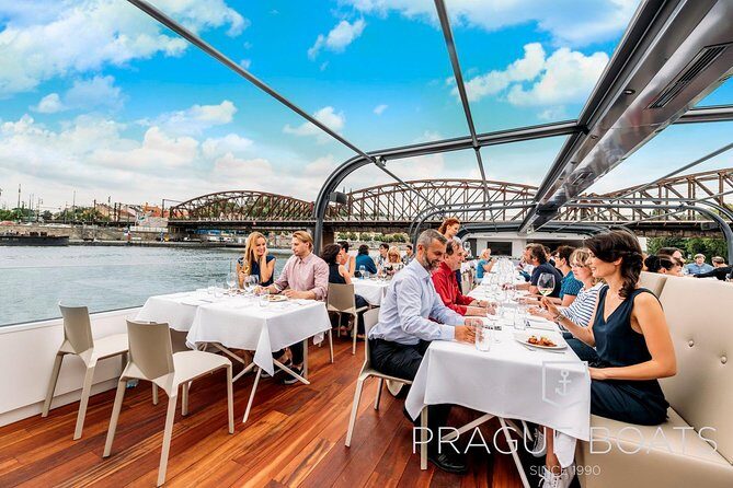 Prague Boats 2-hour Lunch Cruise - Seating Tips: Window Views and Where You’ll Feel the Breeze