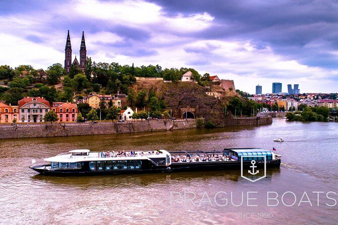 Prague Boats 3-hour Dinner Cruise - Comfort and onboard vibe: casual dress, attentive staff