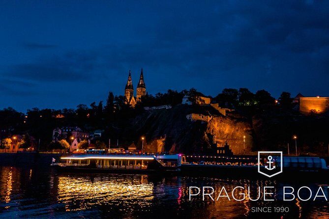 Prague Boats 3-hours Crystal Dinner Cruise - Live Music Onboard: Great Energy, Variable Volume