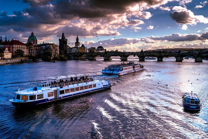 PRAGUE BOATS: 50-Minute Sightseeing Cruise - The Route Makes the Photos Easier: From Old Town Toward Charles Bridge