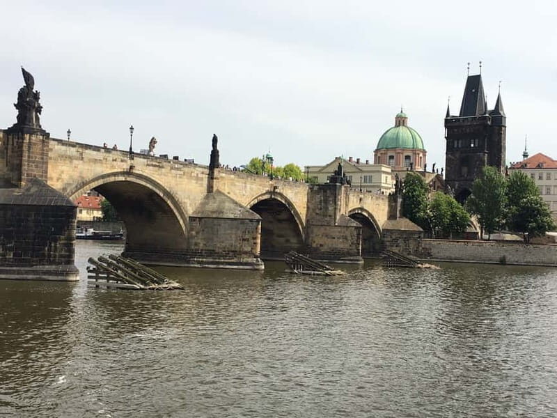 Prague: Bus and Boat Tour - The 1-hour Vltava cruise: views that change your sense of scale
