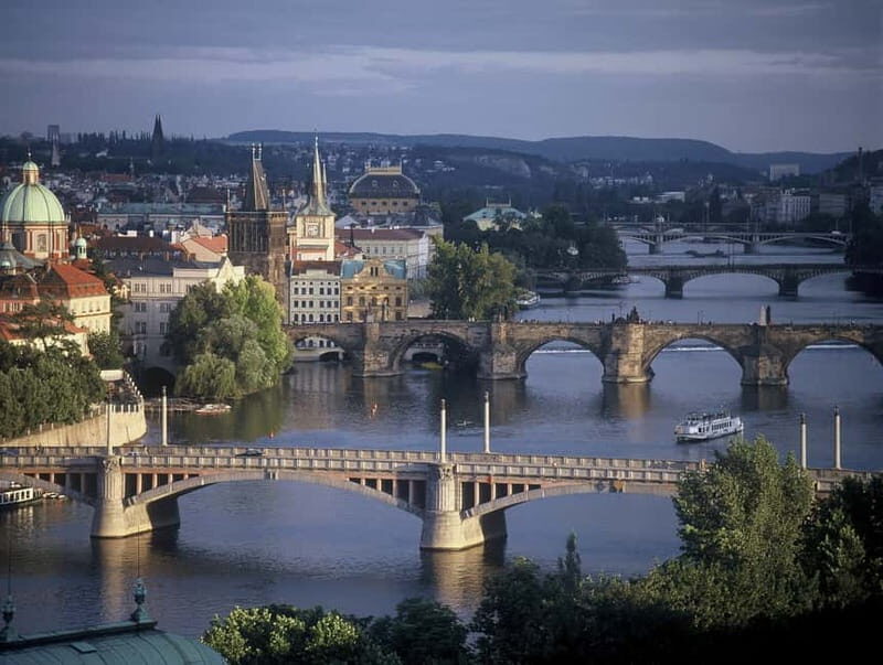 Prague: Bus and Boat Tour - Riding the bus through Old Town and New Town (without losing the plot)