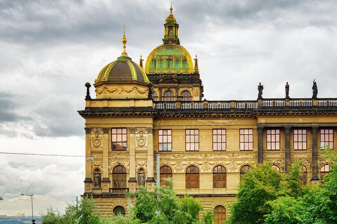 Prague: Bus Tour, Walking Tour, River Cruise and Lunch - Wenceslas Square Finish Point and the Quick Route to Old Town