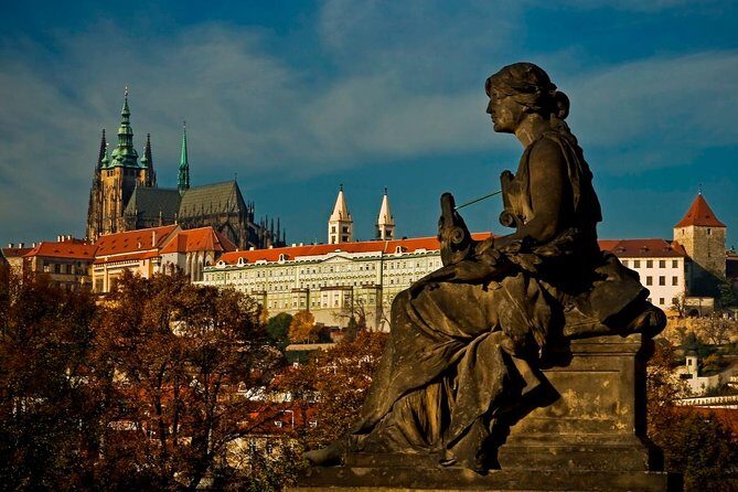 Prague Castle And Castle Grounds Walking Tour in french - Points forts à ne pas rater