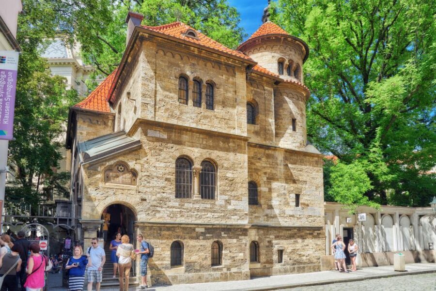 Prague: Castle and Jewish Quarter Tour with Cruise and Lunch - Lunch at a Typical Czech Restaurant (and How to Make It Count)