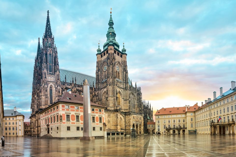 Prague Castle & Castle District: 2-Hour Guided Tour - Prague Castle in 2 Hours: What the Guided Circuit Actually Covers