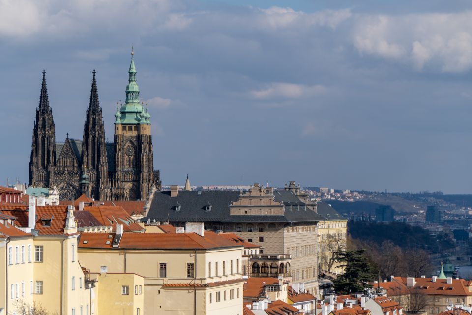 Prague: Castle Grounds & Highlights Walking Tour small-group - Prague Lesser Town warm-up: the route that sets context
