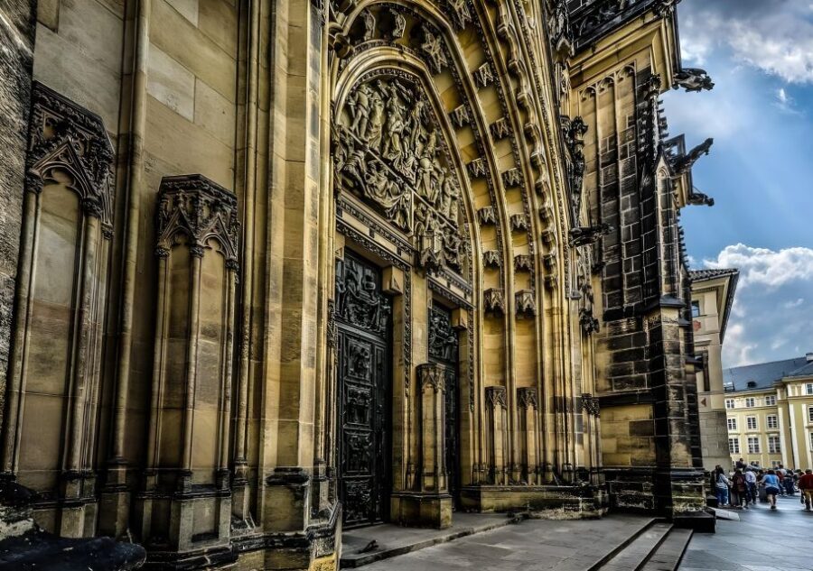 Prague Castle: Royal Palace, Cathedral, and Golden Lane Tour - Prague Castle Royal Palace, Cathedral, and Golden Lane: why this tour works