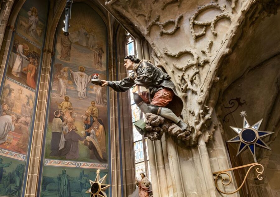 Prague Castle: Royal Palace, Cathedral, and Golden Lane Tour - The dungeons and torture instruments: where the castle turns dark