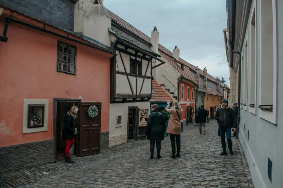 Prague Castle St. Vitus Cathedral, Royal Palace, St. George's Basilica - Tickets and value: does €18 (or €14) make the tour worth it?