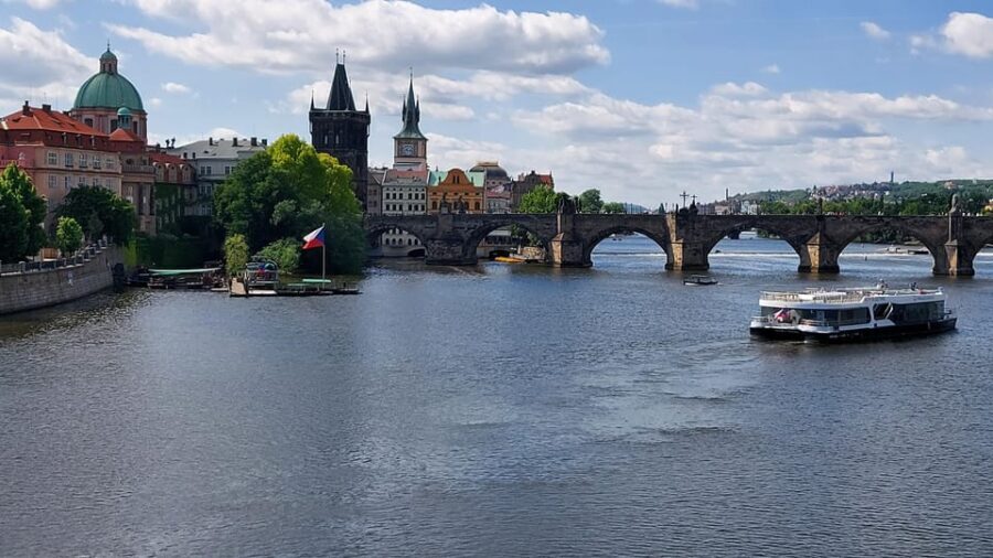 Prague Castle tour - Golden Lane sightseeing: short, guided, and worth fitting in