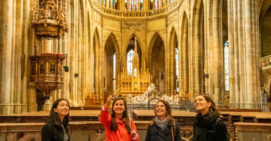 Prague: Castle Tour with Local Guide and Entry Ticket - Key moments worth prioritizing