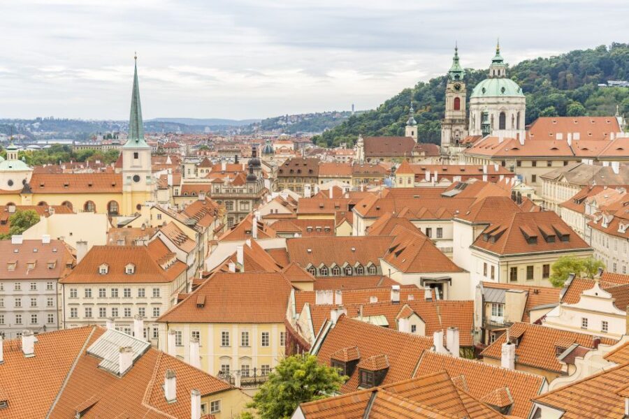 Prague: Castle Tour with Local Guide and Entry Ticket - Meeting at Malostranská and riding up without the stress
