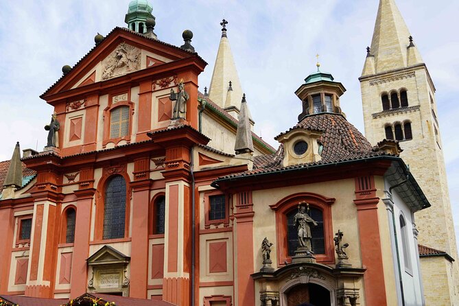 Prague Castle Walking Tour (Tip-based tour) - St. Vitus Cathedral and the Old Royal Palace: what you see from outside