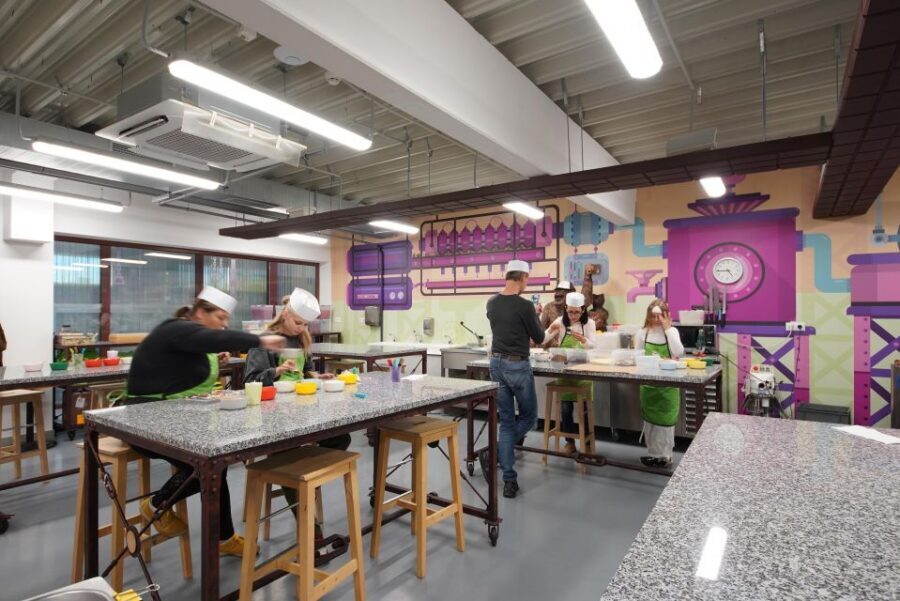 Prague: Chocotopia Chocolate Factory Tour Ticket + Workshop - The 90-minute rhythm: how you stay interested