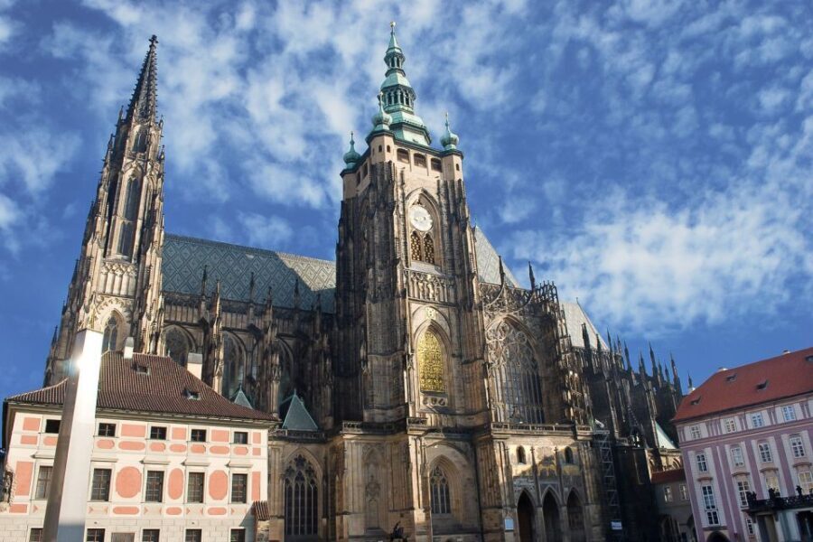 Prague: City Highlights Private Walking Tour - Josefov in 30 minutes: synagogues and the cemetery, no interiors