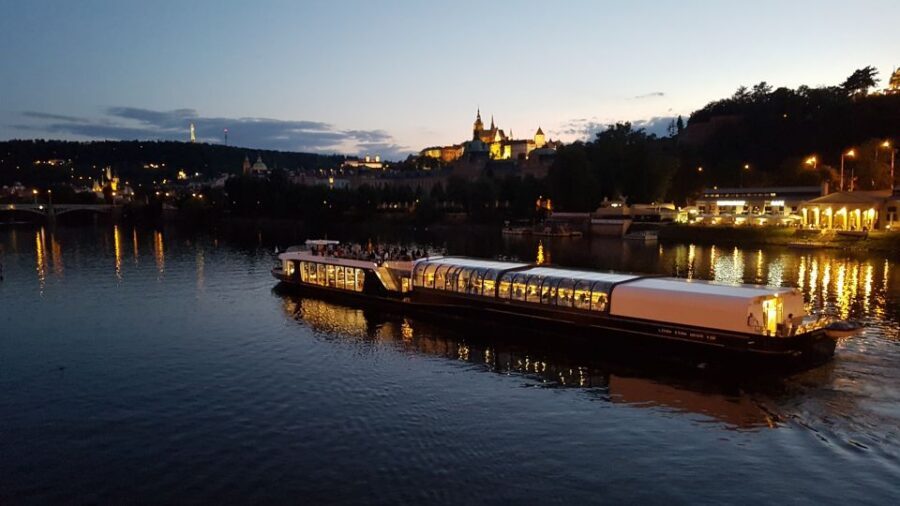 Prague: City Tour and Dinner Cruise with Hotel Pickup - A river route built for night views: Castle, bridges, towers