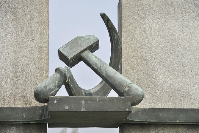 Prague Communism and World War II Walking Tour - Why the guide’s voice matters more than the facts alone