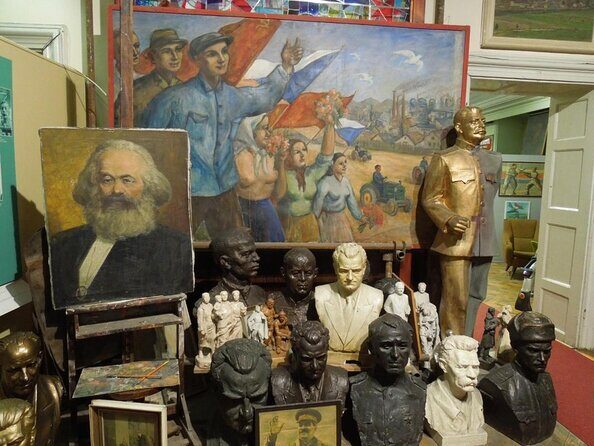 Prague Communism tour with visit of Communism museum - Key things you’ll notice on this tour