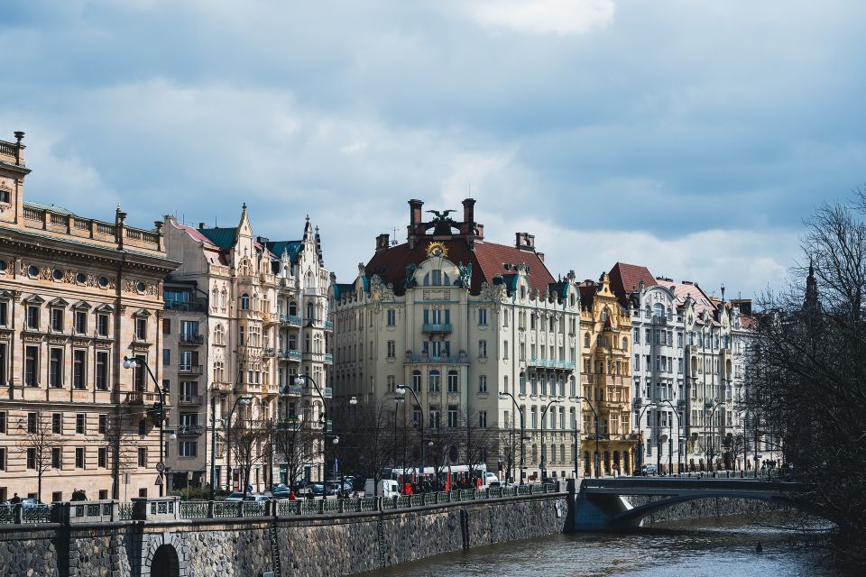 Prague Complete Tour in Spanish & Lunch, Tickets - A Traditional Czech Lunch That Breaks Up the Day