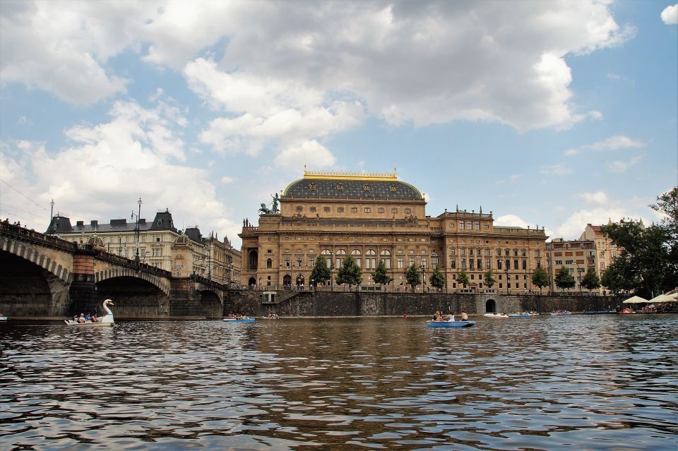 Prague Complete Tour in Spanish & Lunch, Tickets - Prague Castle: Where the Big Sights Actually Feel Big